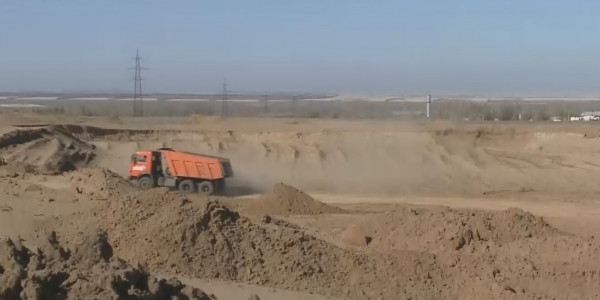 Қызылқайыңдықтар ауылды басқан құмнан тұншыға бастады