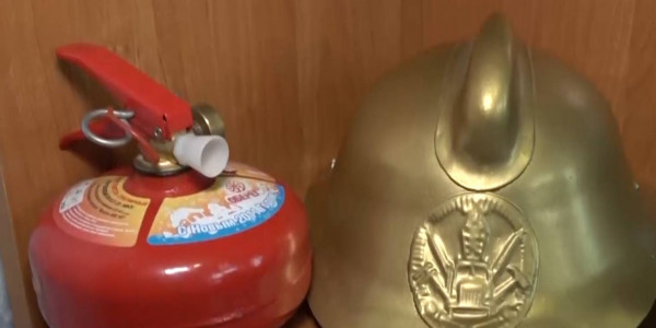 Ветеран противопожарной службы собрал коллекцию пожарных касок