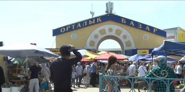 Торговцы рынка в Актобе требуют открыть павильоны