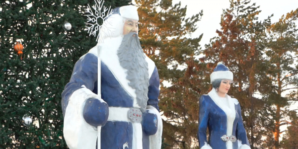 Павлодарцы сооружают лесных красавиц из подручных материалов