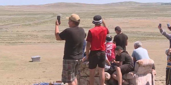 Жители села в Карагандинской области вынуждены взбираться на гору ради интернета