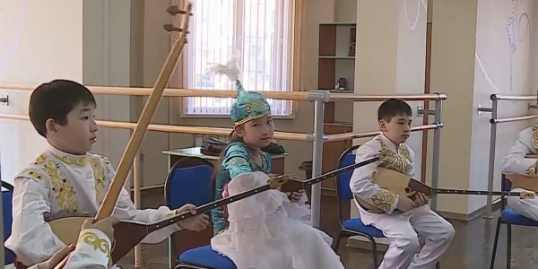 Енді оқушылар музыка сабағында домбыра үйірмесін таңдай алады