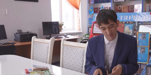 Түркістандық полиглот Мейірхан Топанбай 10 тілде сөйлейді