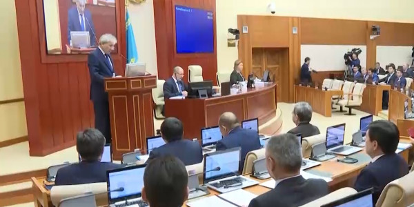 На пенсию в 61 год: Мажилис одобрил законопроект