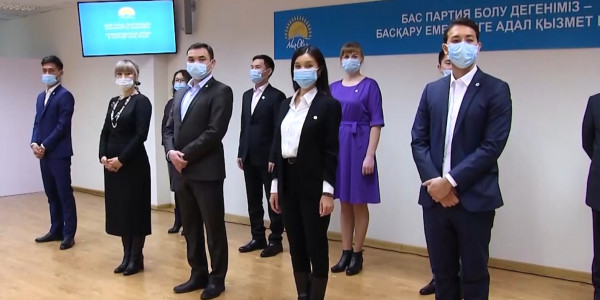 В партию &laquo;Nur Otan&raquo; вступили ещё 1,5 тысячи казахстанцев