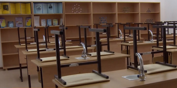 В Нур-Султане отменили занятия в школах и колледжах