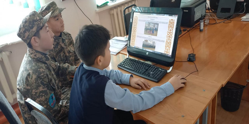 Сайт собственной школы разработал  ученик 7 класса в Алматинской области