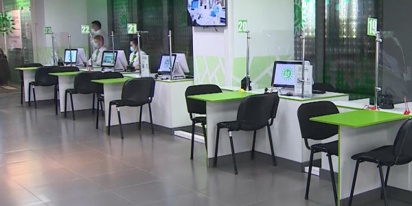 Расширить перечень электронных госуслуг предложил Б. Мусин