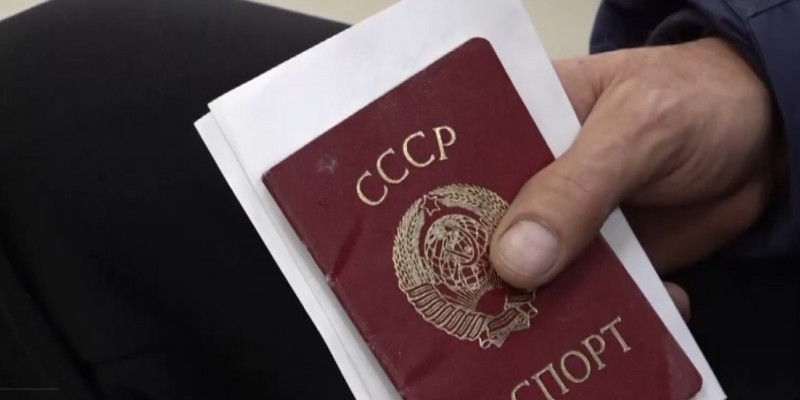 Больше 200 павлодарцев живут с «красными» паспортами