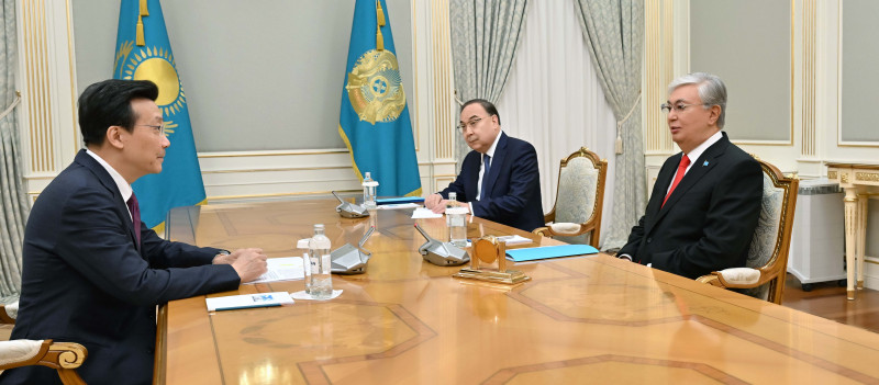 Глава государства принял посла Китая в Казахстане Чжан Сяо