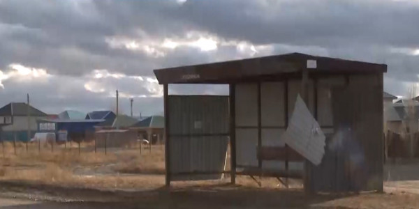 Ақтөбеде автобус аялдамаларының жағдайы сын көтермейді