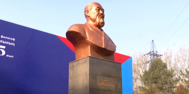 В Алматы установили бюст Абая Кунанбайулы