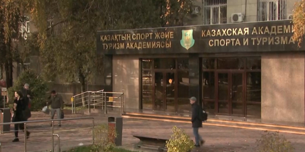 В Алматы 15-летний подросток умер во время игры в баскетбол