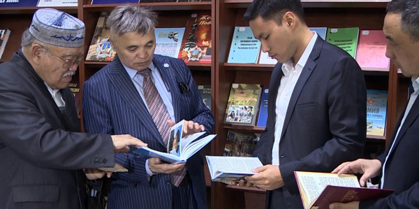 Мереке күніне арналған қазақ батырлары туралы кітап көрмесі өтті