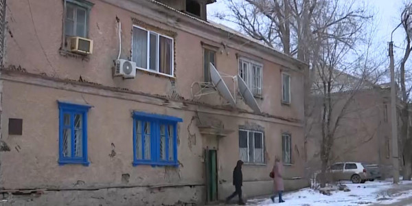 Жезқазғандағы сүрілетін үйлердің тұрғындары ескі баспананың бұзылуына қарсы