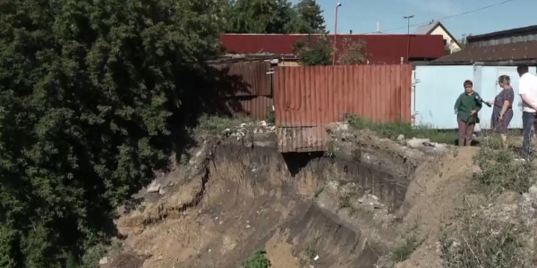 Берег реки Есиль стремительно обрушается в Петропавловске