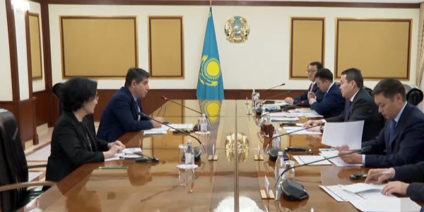 Новые проекты в машиностроении обсудили Алихан Смаилов и вице-президент компании Wabtec Гохан Байхан