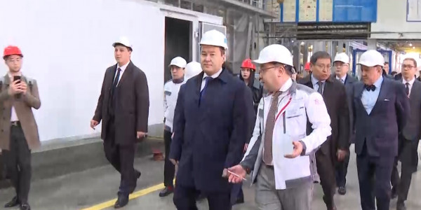 Премьер-министр РК ознакомился с производством школьных автобусов