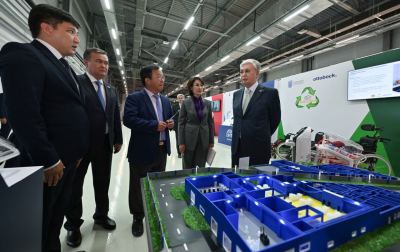 Президент осмотрел выставку столичных предприятий, выпускающих изделия медицинского назначения