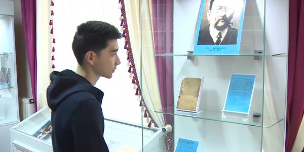 Редкие экземпляры книг, личные вещи и фотоматериалы участников движения Алаш