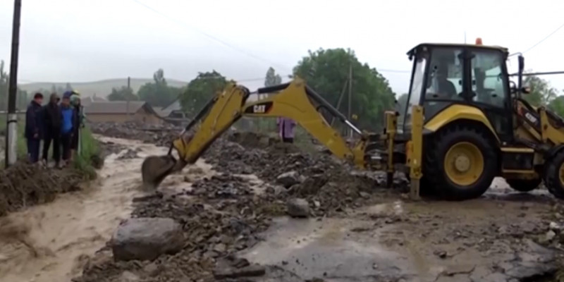 Несколько поселков затопило из-за дождей в Туркестанской области