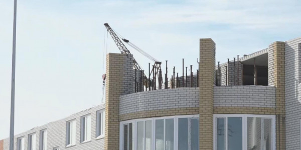 Павлодарда мектеп салып жатқан бір топ құрылысшы жалақысынан қағылған