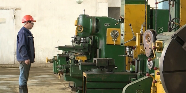 Мемлекеттік қызметшілер өндіріс ошақтарында тәжірибе алмасып жатыр