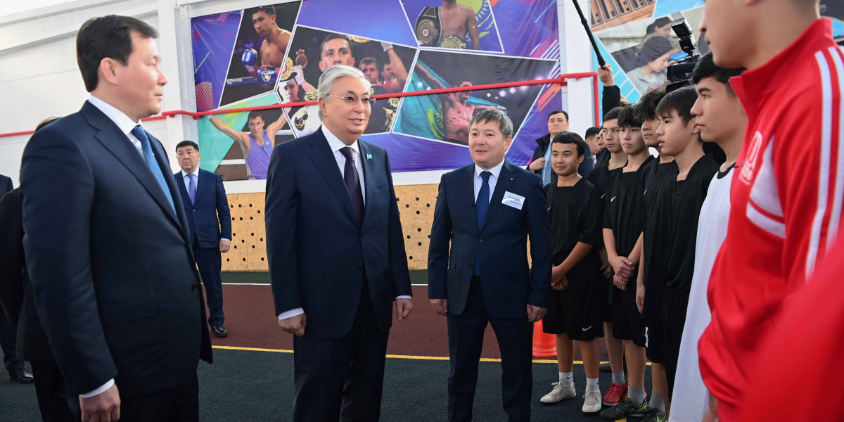 Президент посетил спорткомплекс в селе Саржансай Мартукского района