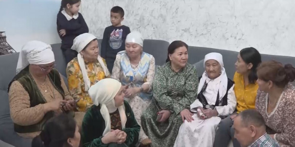 Ақтаулықтар 101 жастағы кейуананы көктемнің алғашқы күнімен құттықтады