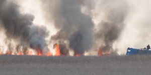 В Атырау продолжают бороться с пожаром в государственном заповеднике «Акжайык»