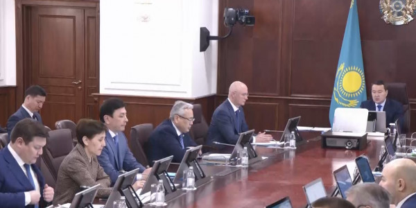 Кабмин провел первое заседание в обновленном составе