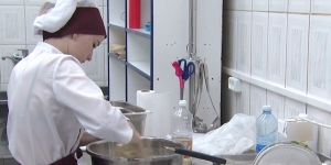 Выпускник детского дома открыл пекарню и трудоустраивает сирот и детей из малообеспеченных семей