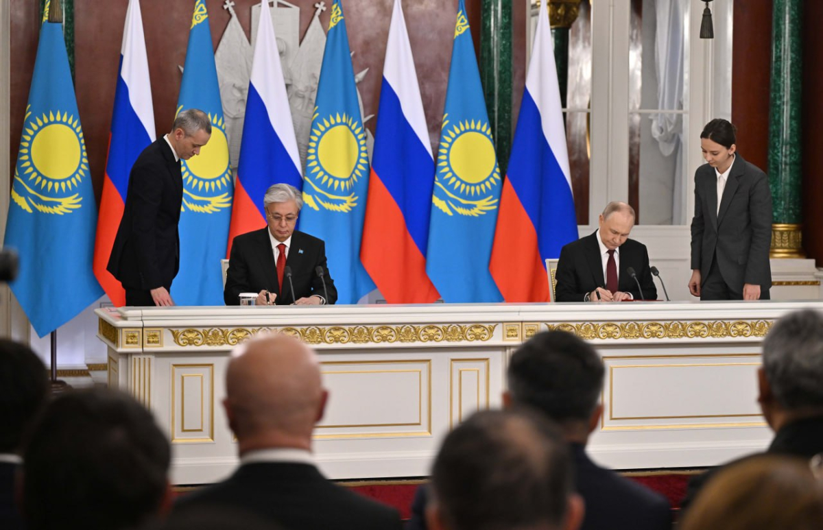 Қ. Тоқаев пен В. Путин стратегиялық серіктестік және одақтастық деңгейіне дейін жеткізу туралы декларацияға қол қойды