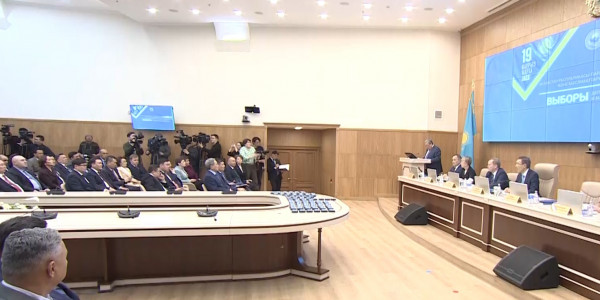 В ЦИКе официально зарегистрировали депутатов восьмого созыва Мажилиса Парламента