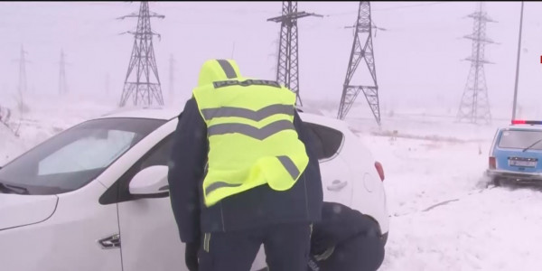 Бірнеше өңірде боран салдарынан жол қатынасы қиындады