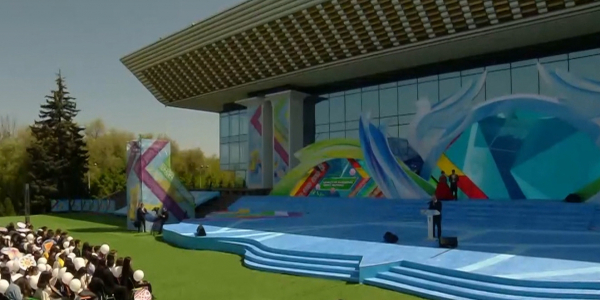 Глава государства поздравил казахстанцев с праздником