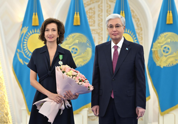 Президент вручил орден Qoja Ahmet Yasaui Одрэ Азуле