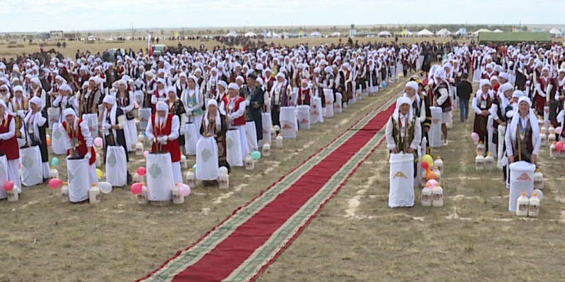 Мировой рекорд по взбиванию кумыса поставили в Карагандинской области