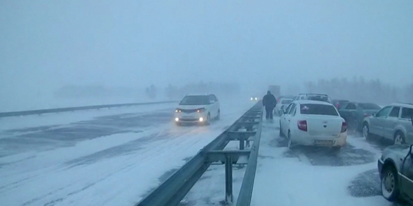 Из-за метели и гололёда закрыты участки автодорог в 7 областях Казахстана