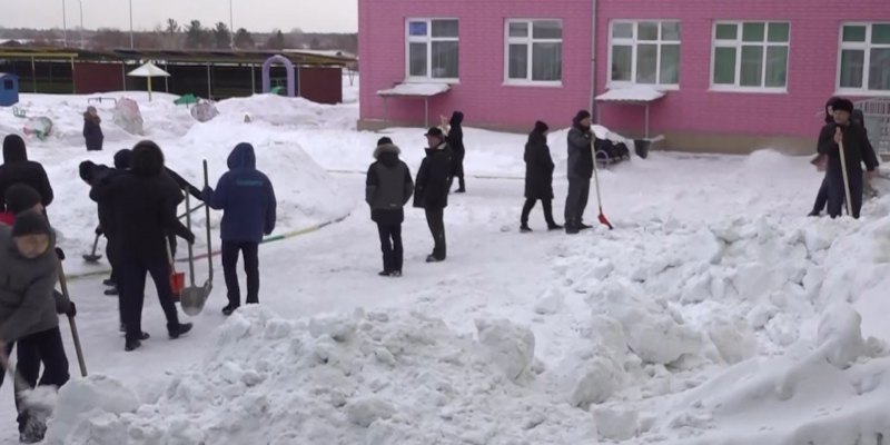 Сотрудники НИШ в Семее приняли участие в челлендже по уборке снега