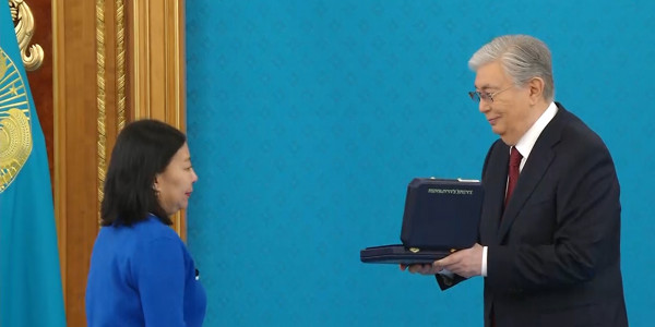 Президент ҰОС-та ерлігі еленбеген үш сарбазға &laquo;Халық қаһарманы&raquo; атағын берді