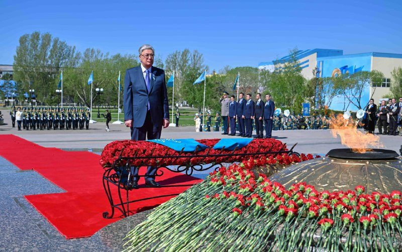 Касым-Жомарт Токаев принял участие в церемонии возложения цветов к монументу «Отан Ана»
