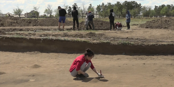Ертіс өзенінің жағасынан ерте дәуір қорымы табылды