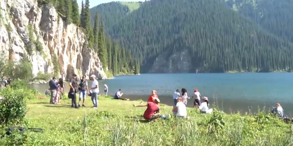 Көлсай көлдеріне келушілер қатары көбейді