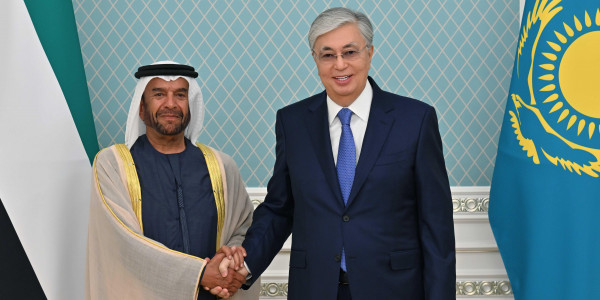 Касым-Жомарт Токаев провел встречу с шейхом Суруром бен Мухаммедом Аль Нахаяном