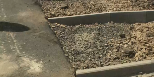 Качество уложенного асфальта в поселке Актас вызывает опасения