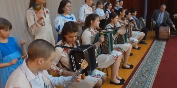 Детский ансамбль из СКО получил звание образцового