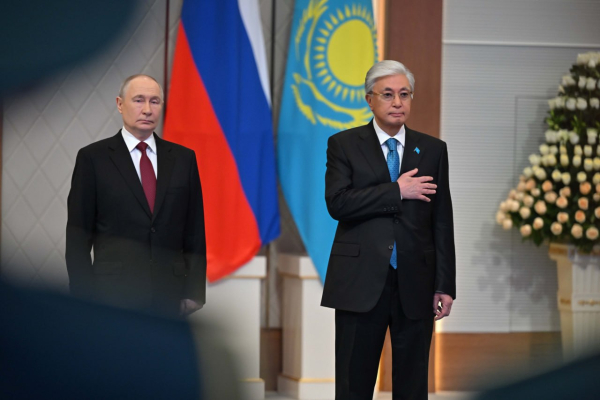 Мемлекет басшысы Тәуелсіздік сарайында Ресей Президентін қарсы алды