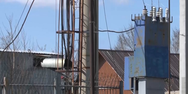 Линии электропередач тянут в пригороды Усть-Каменогорска