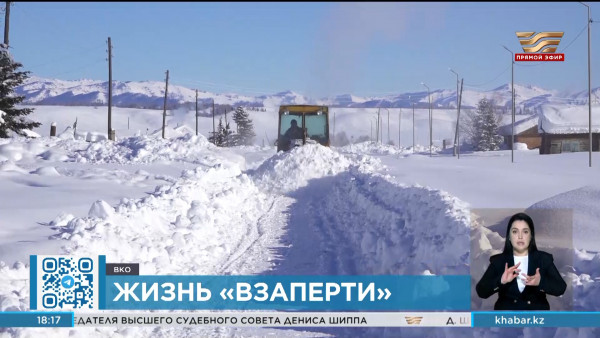 В Маркаколе очистили от снега последнее село